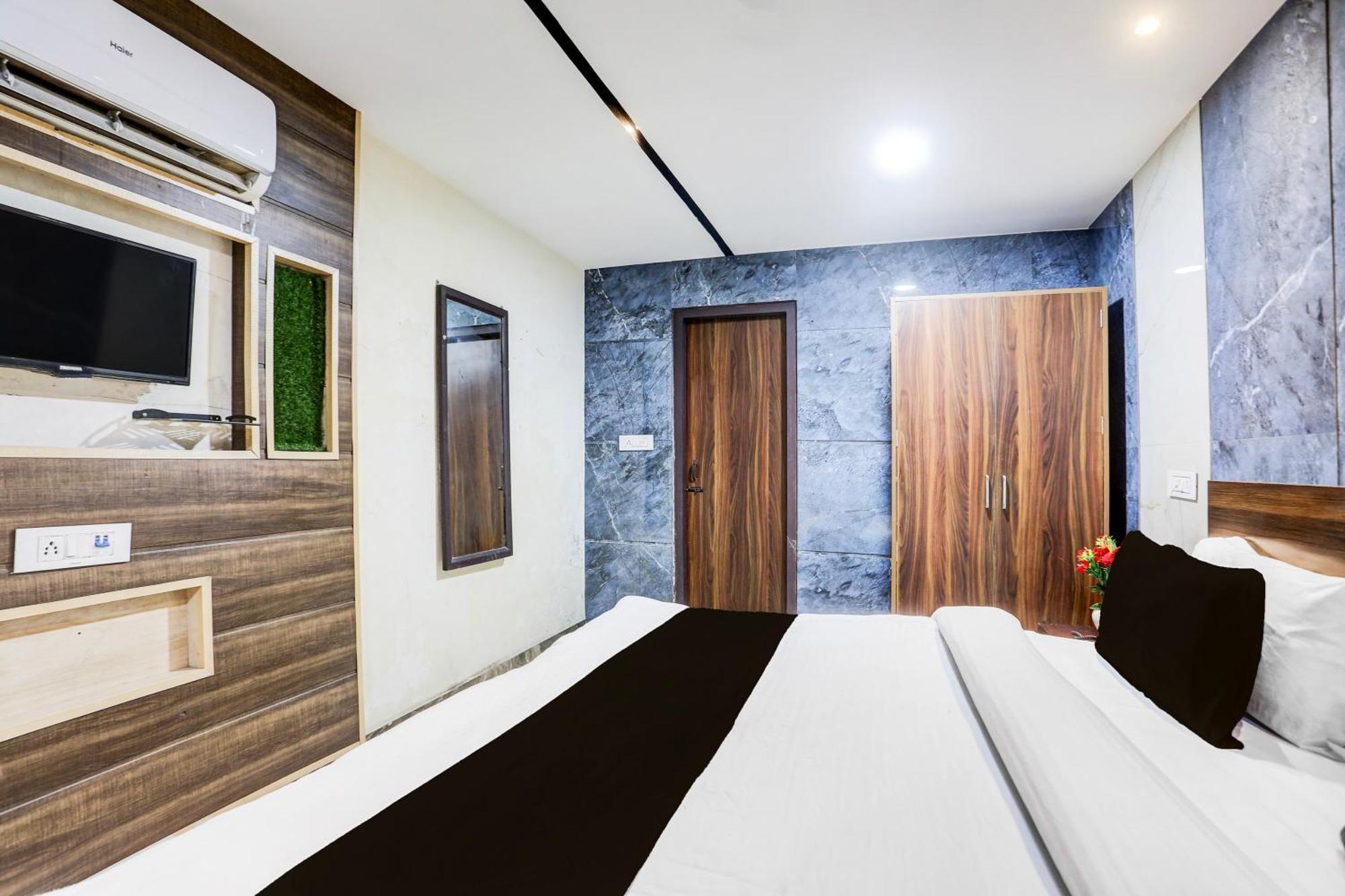 Super Townhouse Haibowal Chowk Ludhiana Exterior photo
